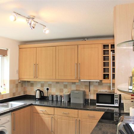 Homely And Budget Friendly 3 Bed House Sleeps 6 Free Parking! Milton Keynes Bagian luar foto
