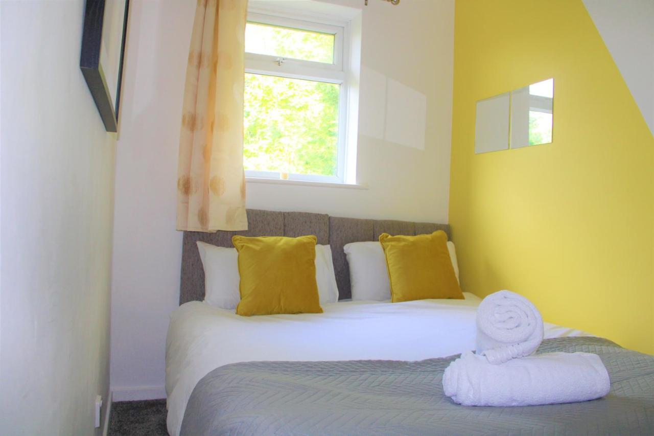 Homely And Budget Friendly 3 Bed House Sleeps 6 Free Parking! Milton Keynes Bagian luar foto