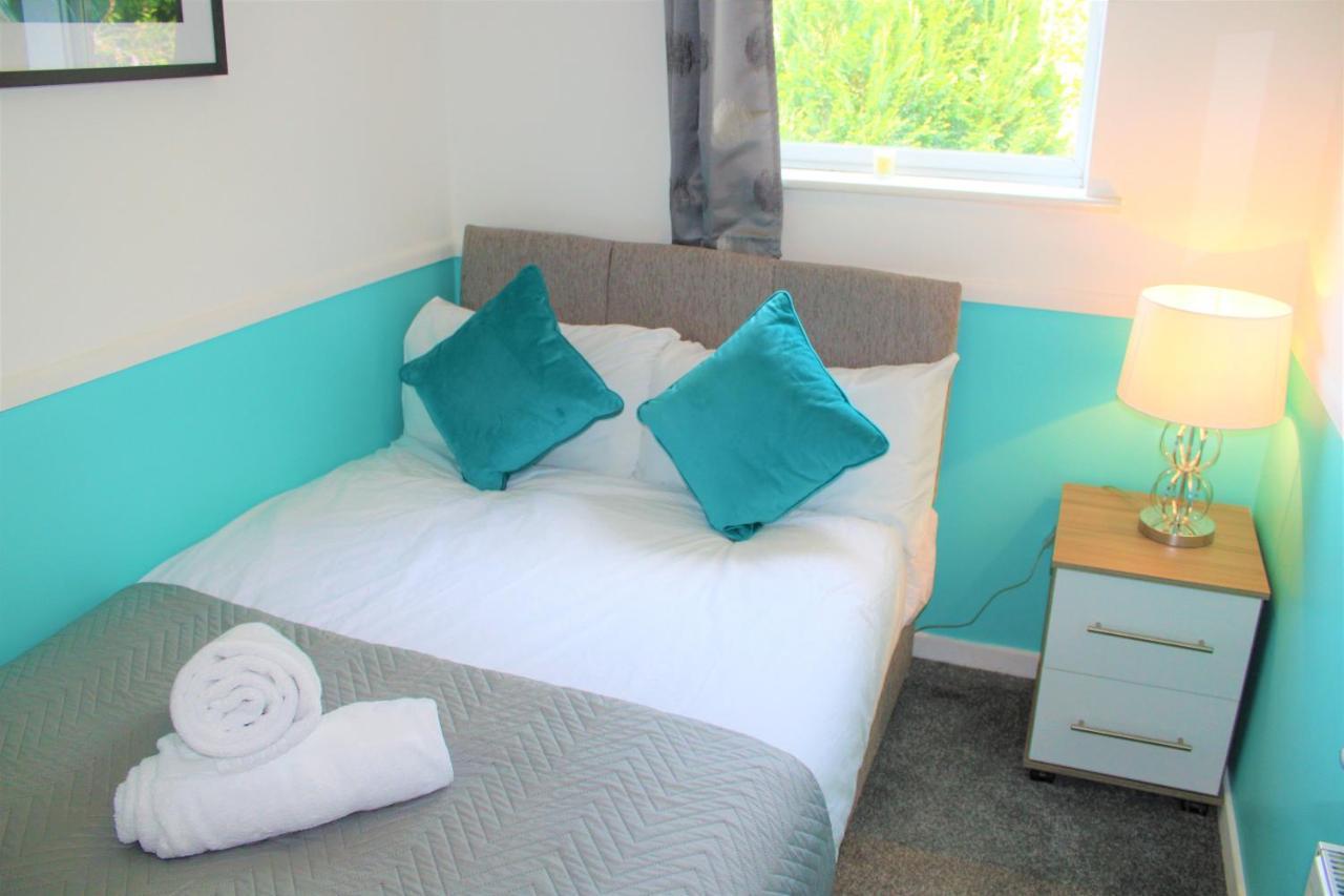 Homely And Budget Friendly 3 Bed House Sleeps 6 Free Parking! Milton Keynes Bagian luar foto