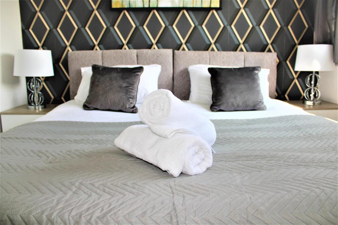 Homely And Budget Friendly 3 Bed House Sleeps 6 Free Parking! Milton Keynes Bagian luar foto