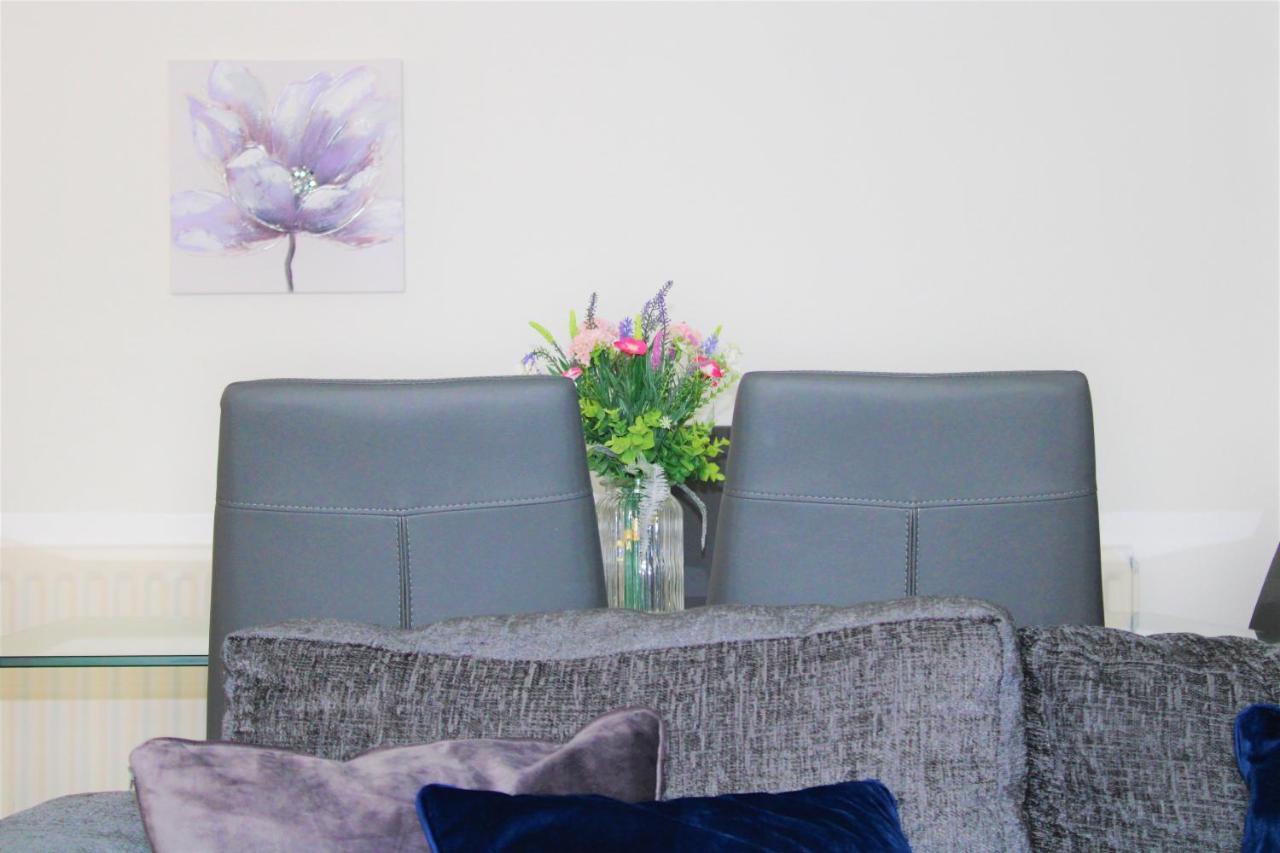 Homely And Budget Friendly 3 Bed House Sleeps 6 Free Parking! Milton Keynes Bagian luar foto