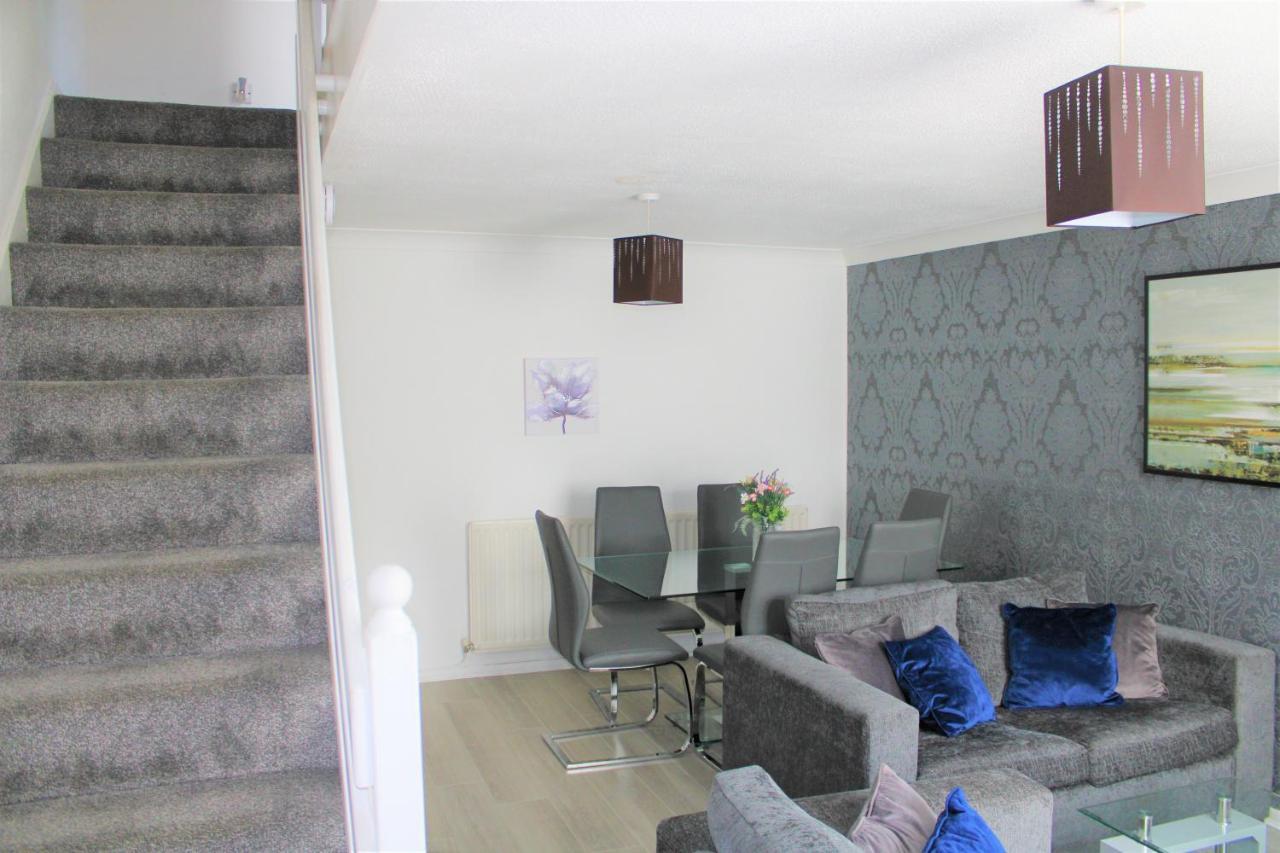 Homely And Budget Friendly 3 Bed House Sleeps 6 Free Parking! Milton Keynes Bagian luar foto