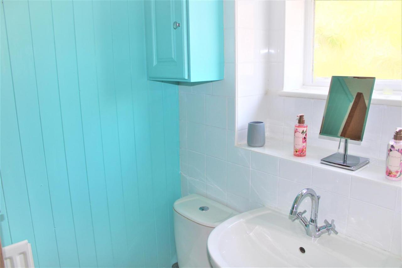 Homely And Budget Friendly 3 Bed House Sleeps 6 Free Parking! Milton Keynes Bagian luar foto