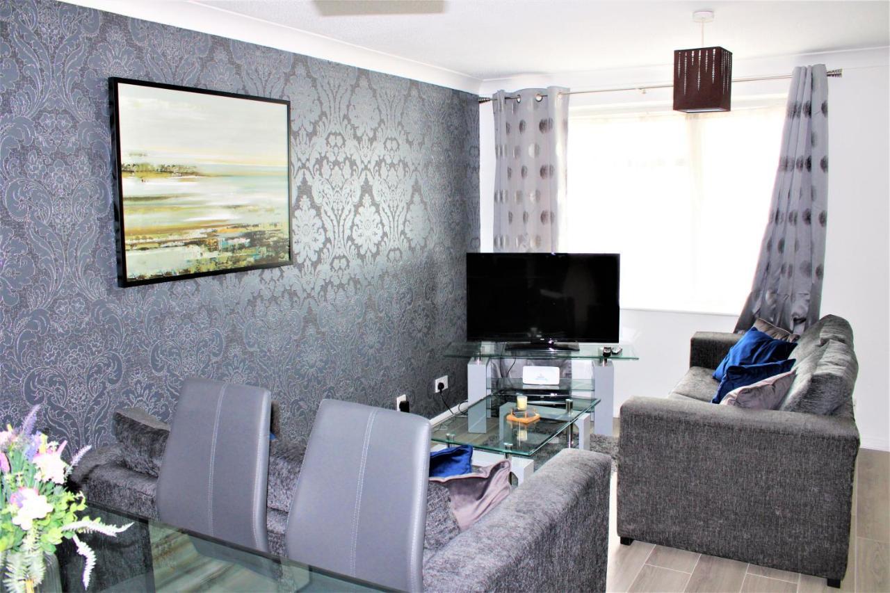 Homely And Budget Friendly 3 Bed House Sleeps 6 Free Parking! Milton Keynes Bagian luar foto