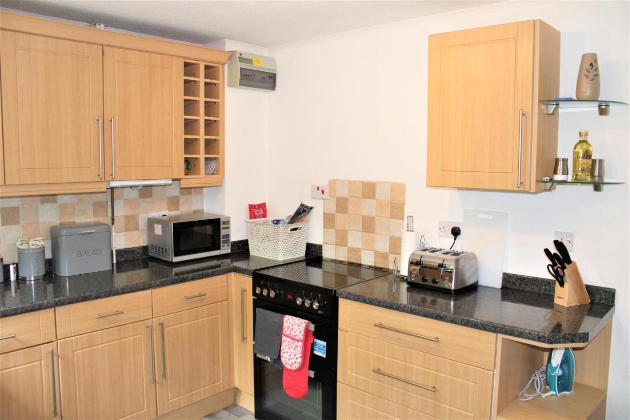 Homely And Budget Friendly 3 Bed House Sleeps 6 Free Parking! Milton Keynes Bagian luar foto