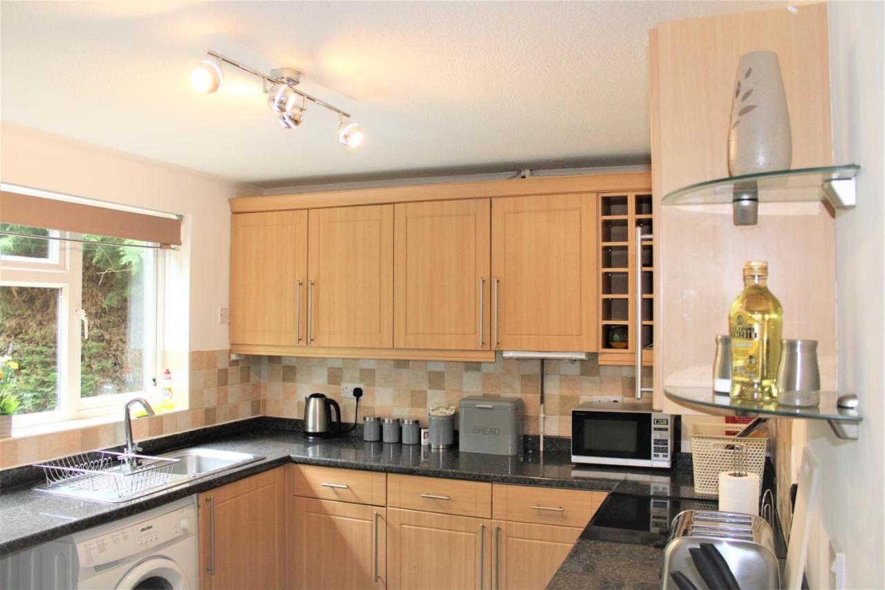 Homely And Budget Friendly 3 Bed House Sleeps 6 Free Parking! Milton Keynes Bagian luar foto